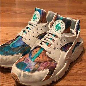 Nike air huaraches floral/tropical colorway